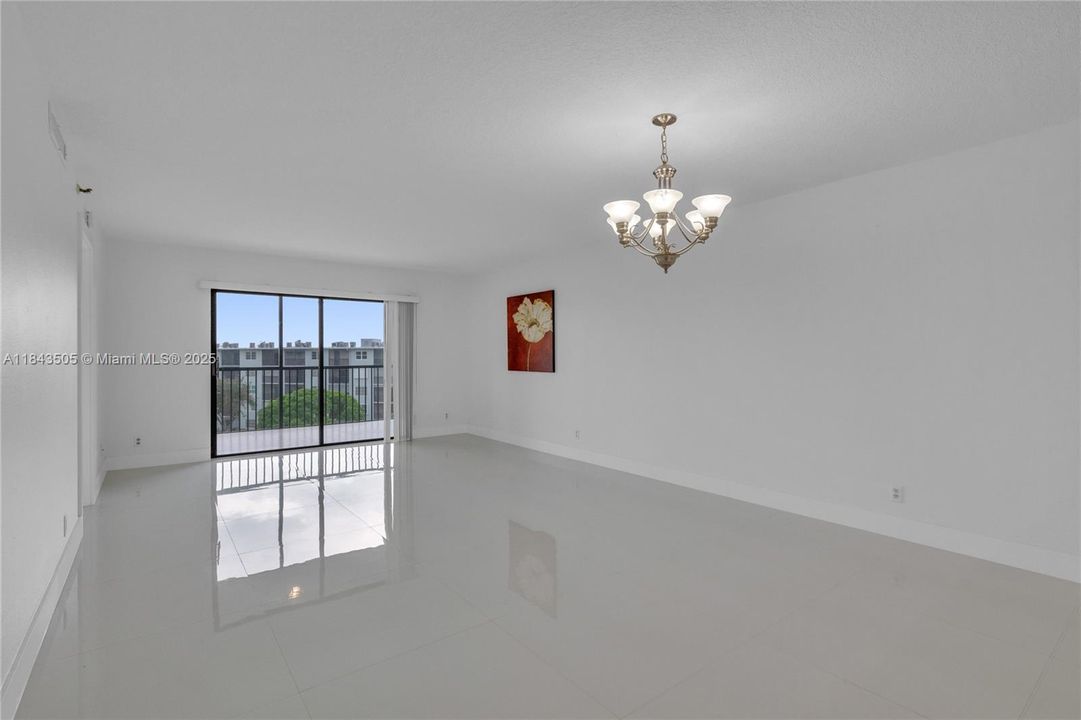 Active With Contract: $265,000 (2 beds, 2 baths, 1222 Square Feet)