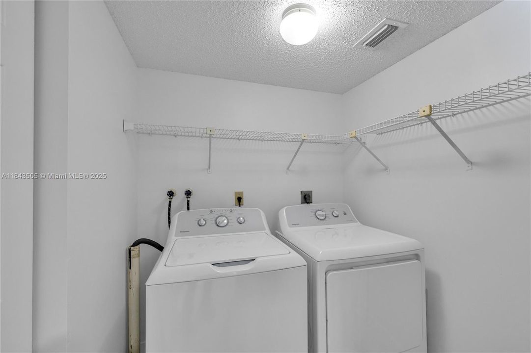 Active With Contract: $265,000 (2 beds, 2 baths, 1222 Square Feet)