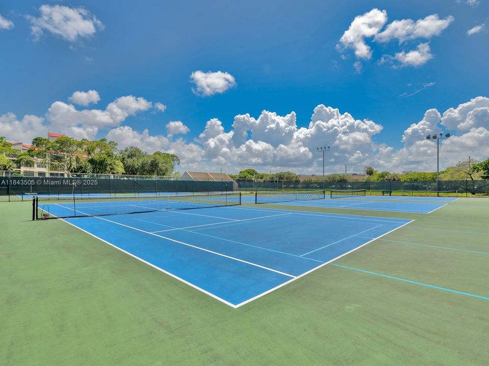 Active With Contract: $265,000 (2 beds, 2 baths, 1222 Square Feet)