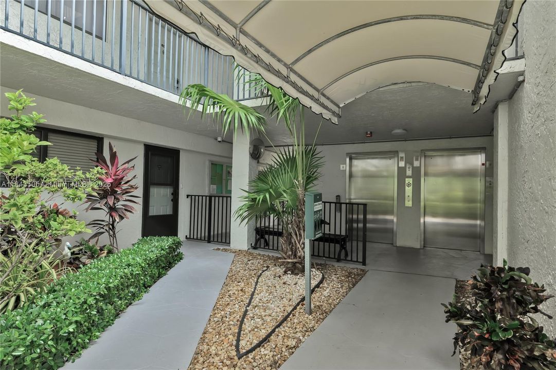 Active With Contract: $265,000 (2 beds, 2 baths, 1222 Square Feet)