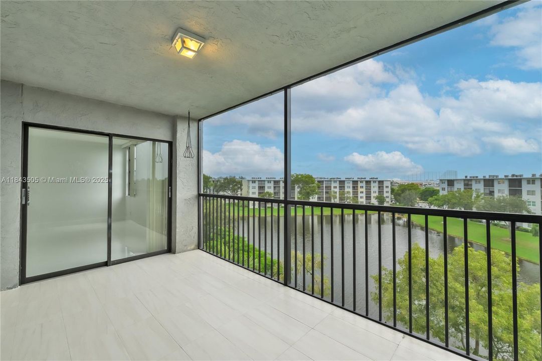 Active With Contract: $265,000 (2 beds, 2 baths, 1222 Square Feet)