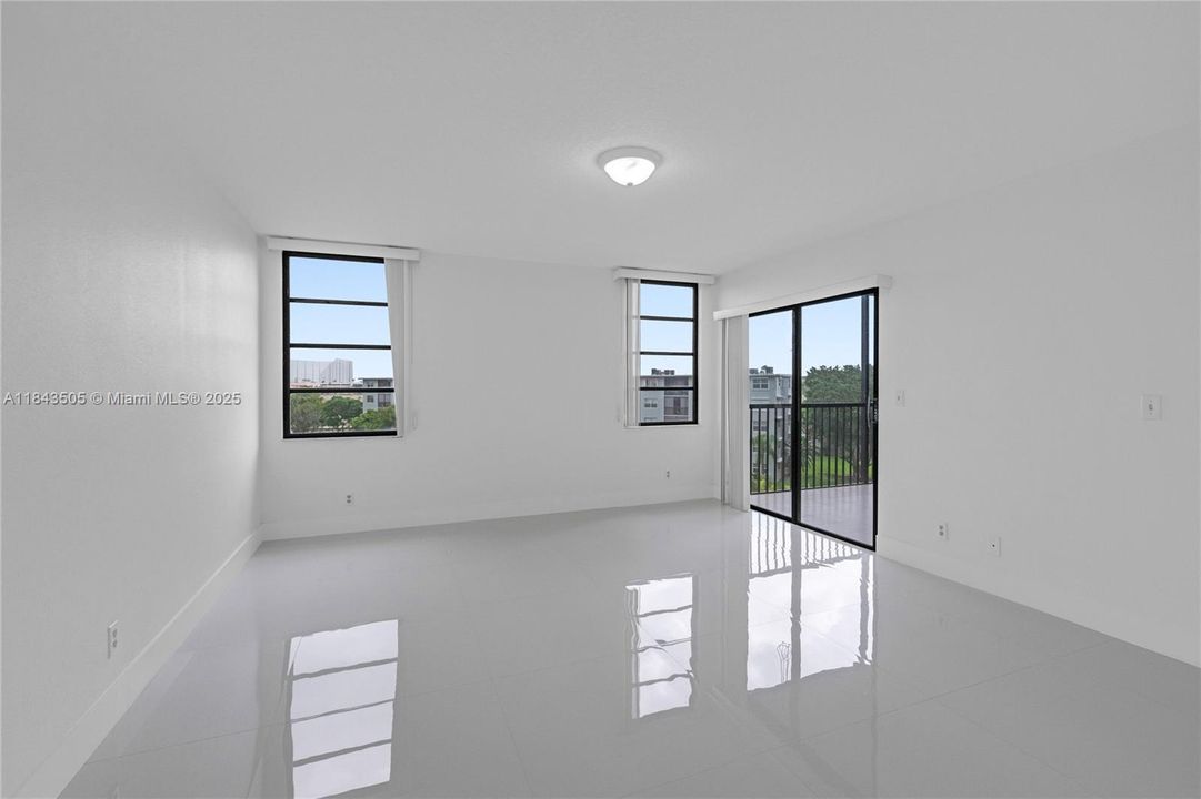 Active With Contract: $265,000 (2 beds, 2 baths, 1222 Square Feet)