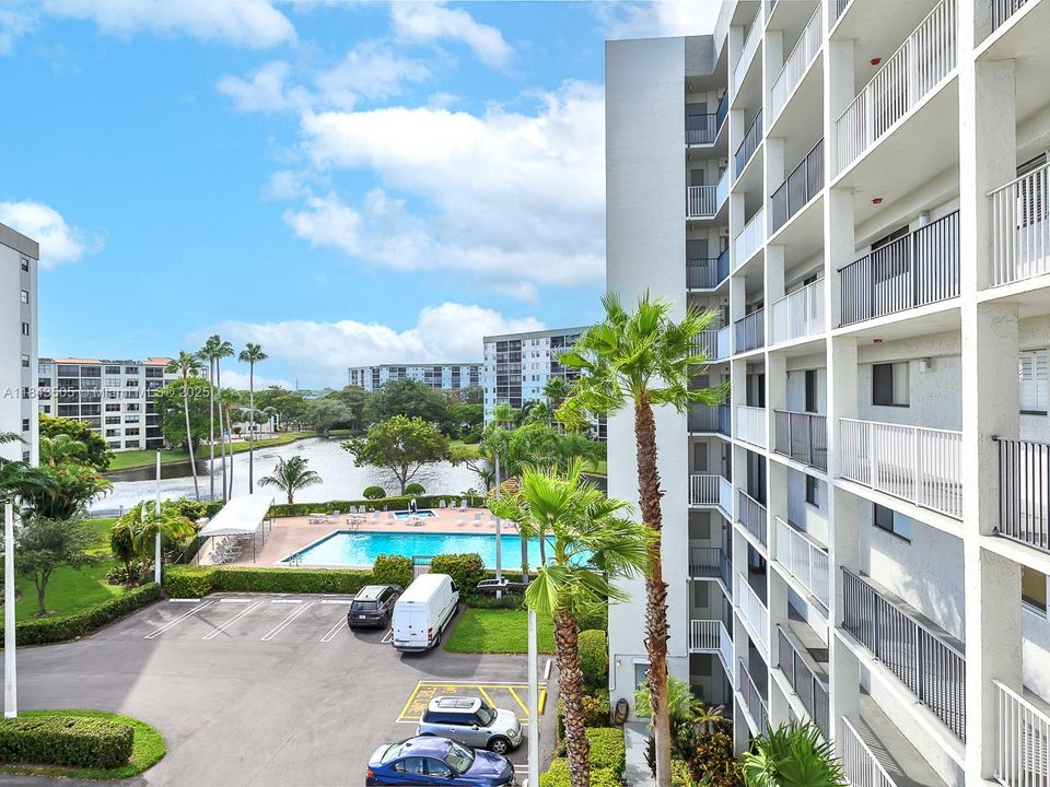 Active With Contract: $265,000 (2 beds, 2 baths, 1222 Square Feet)