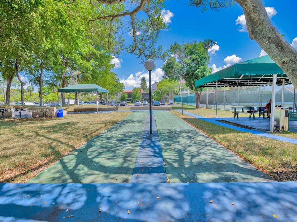 Active With Contract: $265,000 (2 beds, 2 baths, 1222 Square Feet)