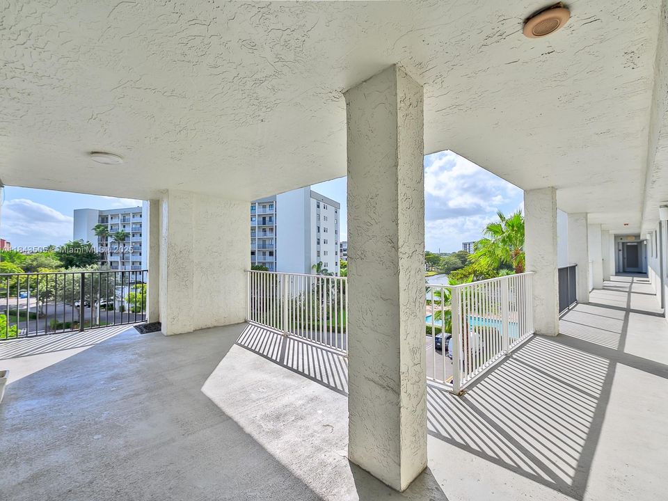 Active With Contract: $265,000 (2 beds, 2 baths, 1222 Square Feet)