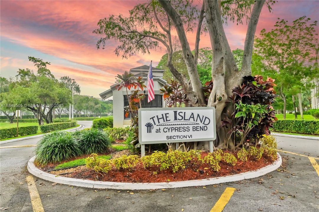 Active With Contract: $265,000 (2 beds, 2 baths, 1222 Square Feet)