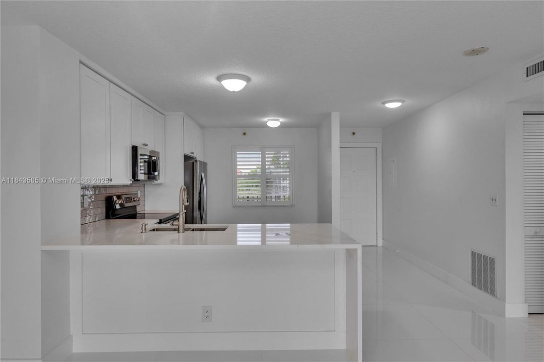 Active With Contract: $265,000 (2 beds, 2 baths, 1222 Square Feet)