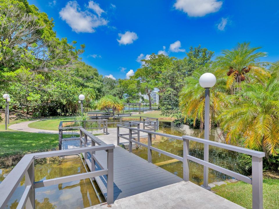 Active With Contract: $265,000 (2 beds, 2 baths, 1222 Square Feet)