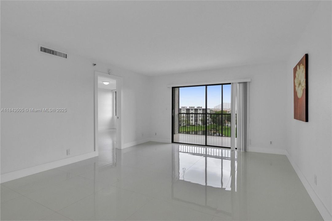 Active With Contract: $265,000 (2 beds, 2 baths, 1222 Square Feet)