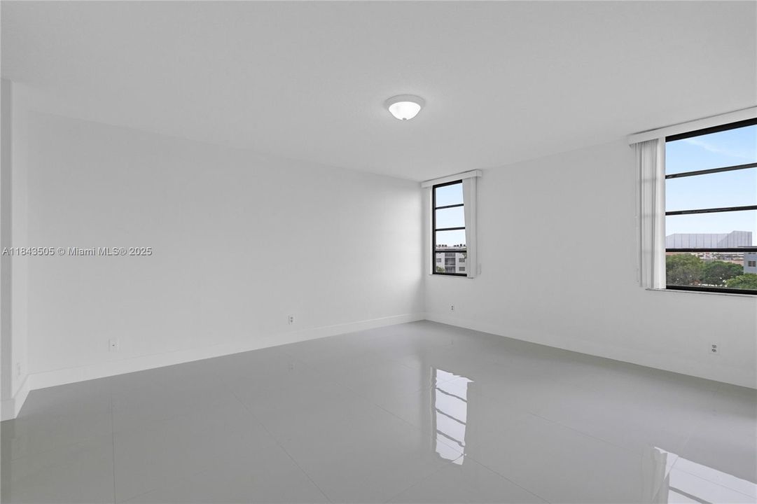 Active With Contract: $265,000 (2 beds, 2 baths, 1222 Square Feet)