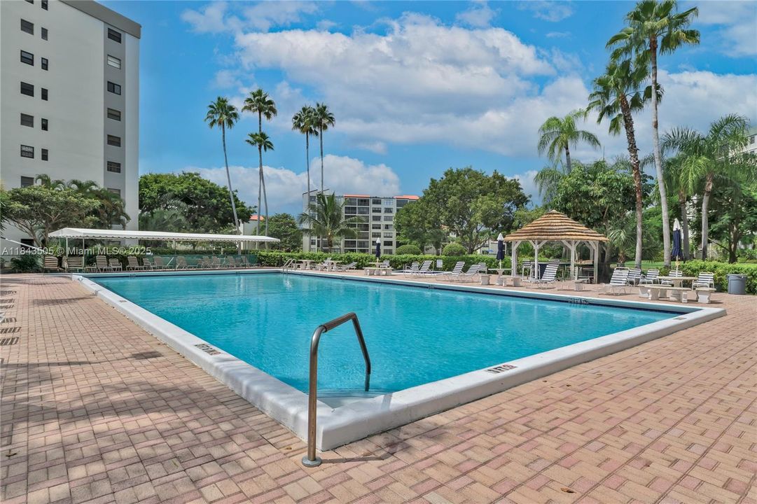 Active With Contract: $265,000 (2 beds, 2 baths, 1222 Square Feet)