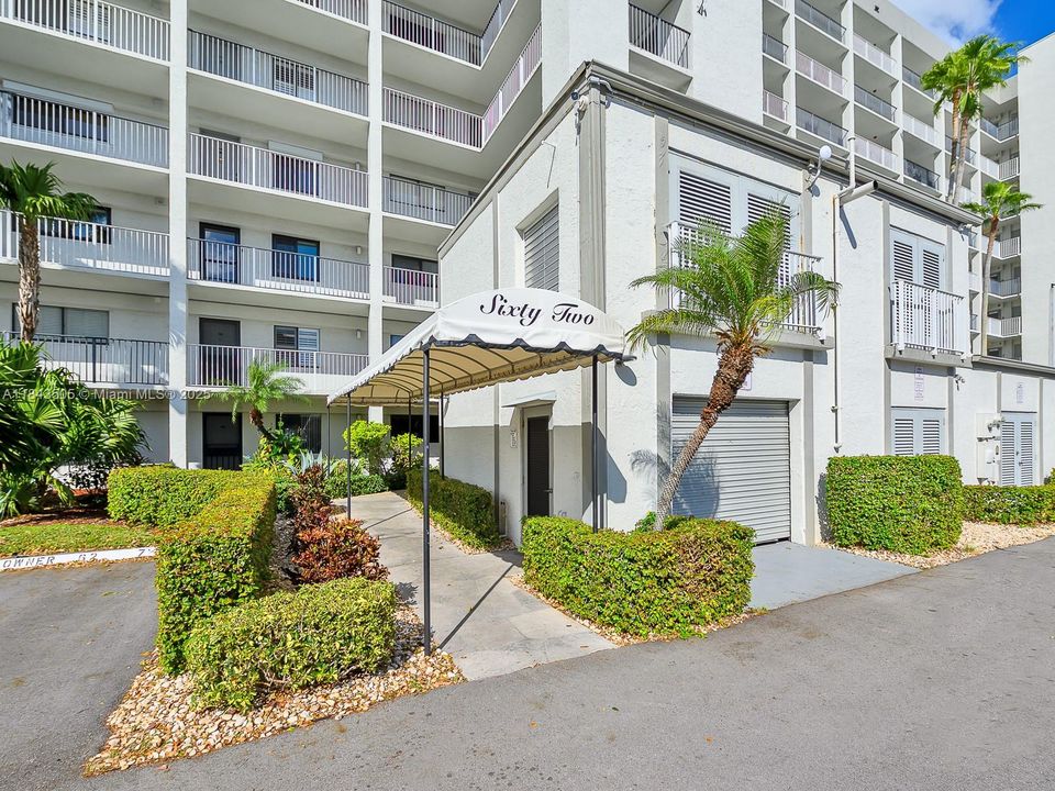 Active With Contract: $265,000 (2 beds, 2 baths, 1222 Square Feet)