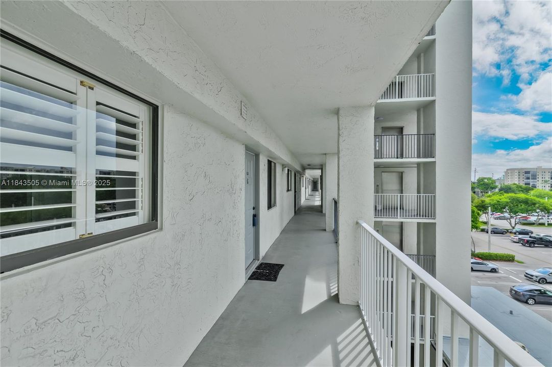 Active With Contract: $265,000 (2 beds, 2 baths, 1222 Square Feet)