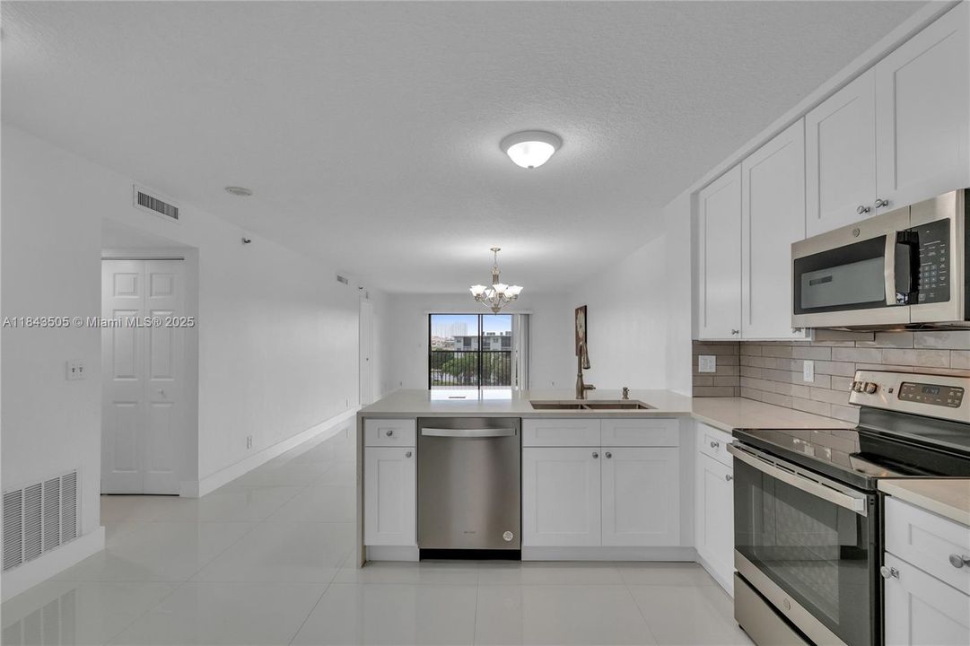 Active With Contract: $265,000 (2 beds, 2 baths, 1222 Square Feet)