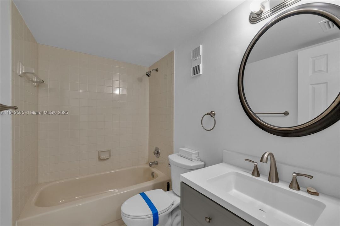 Active With Contract: $265,000 (2 beds, 2 baths, 1222 Square Feet)