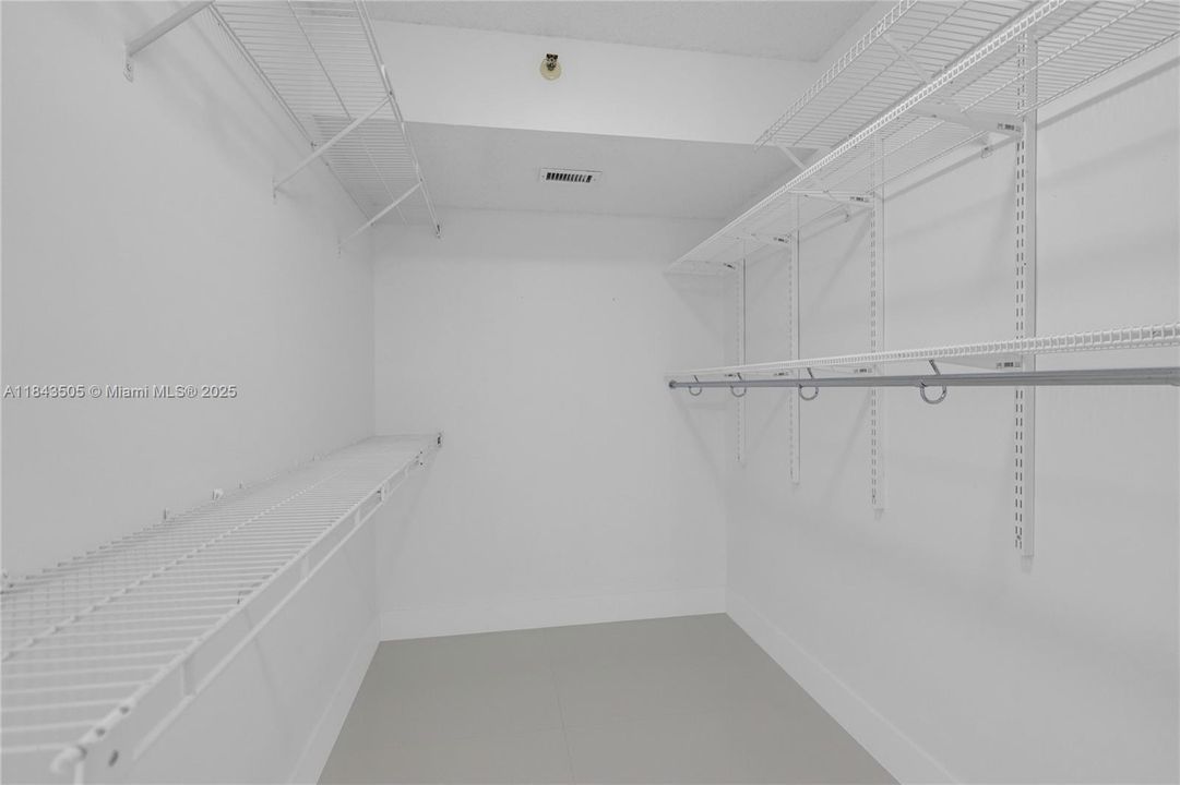 Active With Contract: $265,000 (2 beds, 2 baths, 1222 Square Feet)