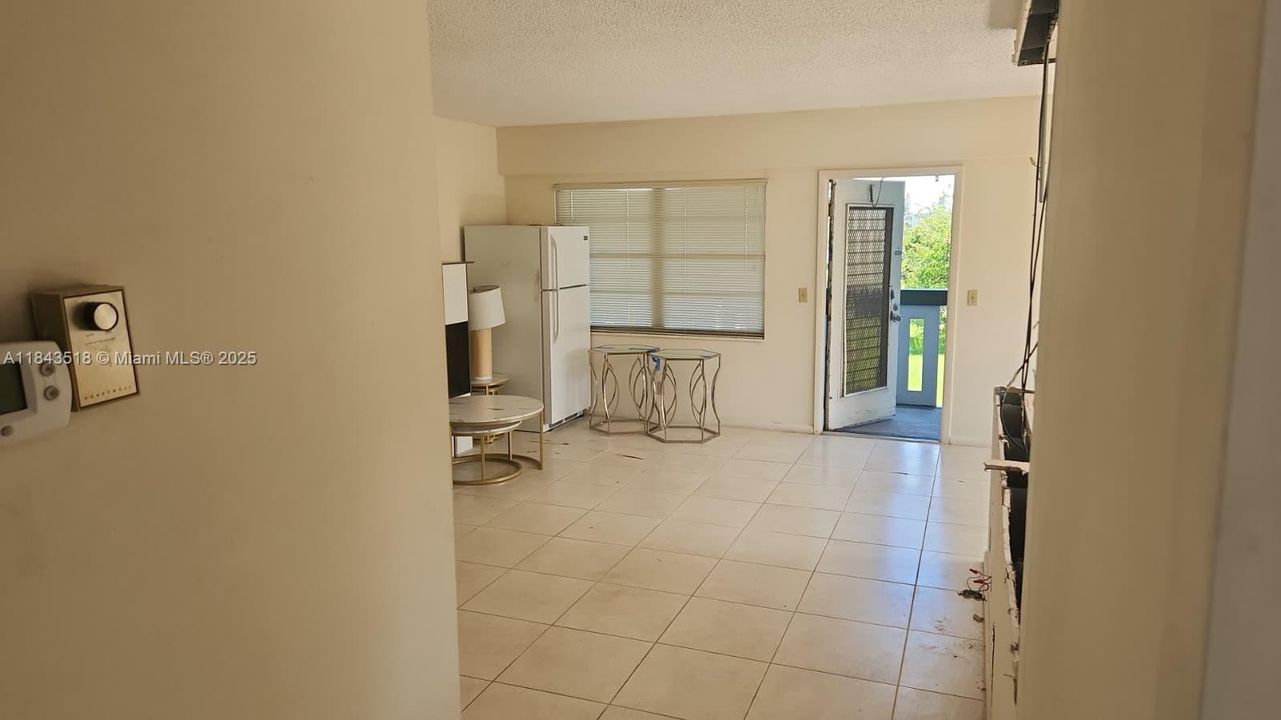 待售: $127,900 (2 贝兹, 1 浴室, 840 平方英尺)