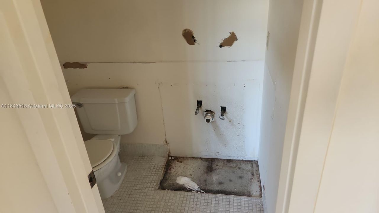 待售: $127,900 (2 贝兹, 1 浴室, 840 平方英尺)