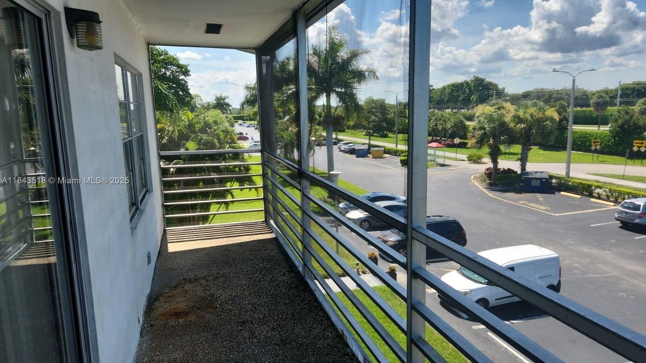 SCREENED PORCH BEDROOM 1