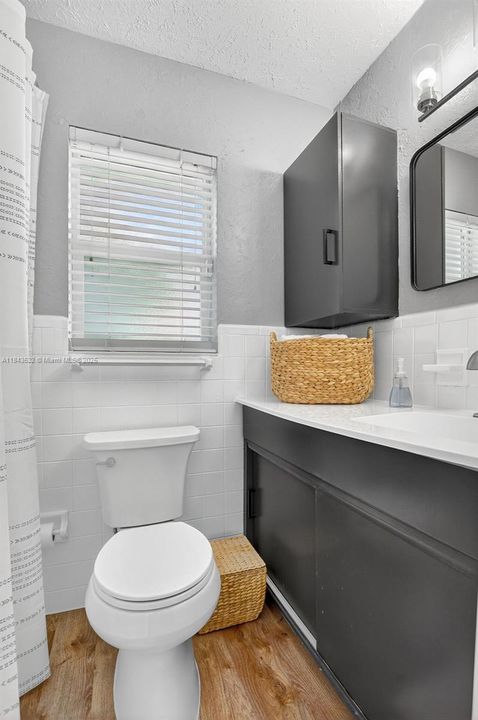 Activo con contrato: $865,000 (3 camas, 3 baños, 1840 Pies cuadrados)