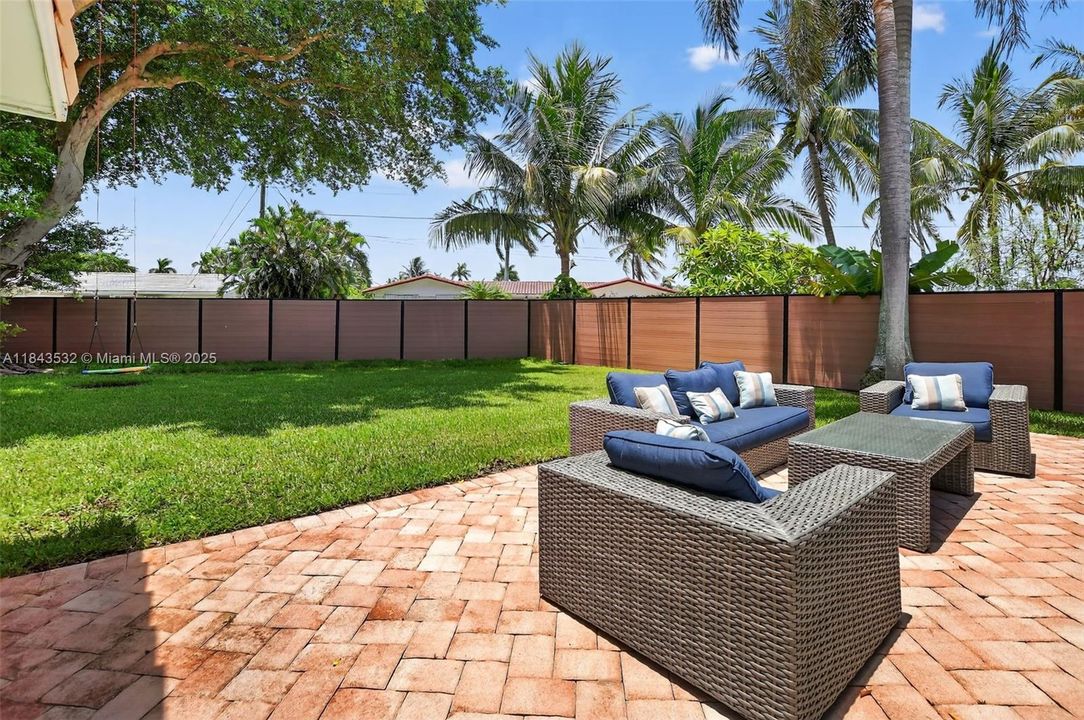 Activo con contrato: $865,000 (3 camas, 3 baños, 1840 Pies cuadrados)