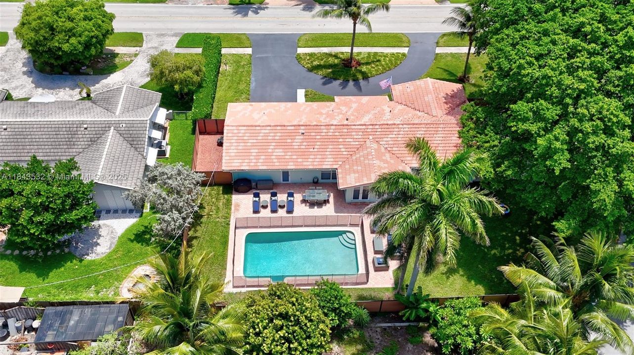 Activo con contrato: $865,000 (3 camas, 3 baños, 1840 Pies cuadrados)