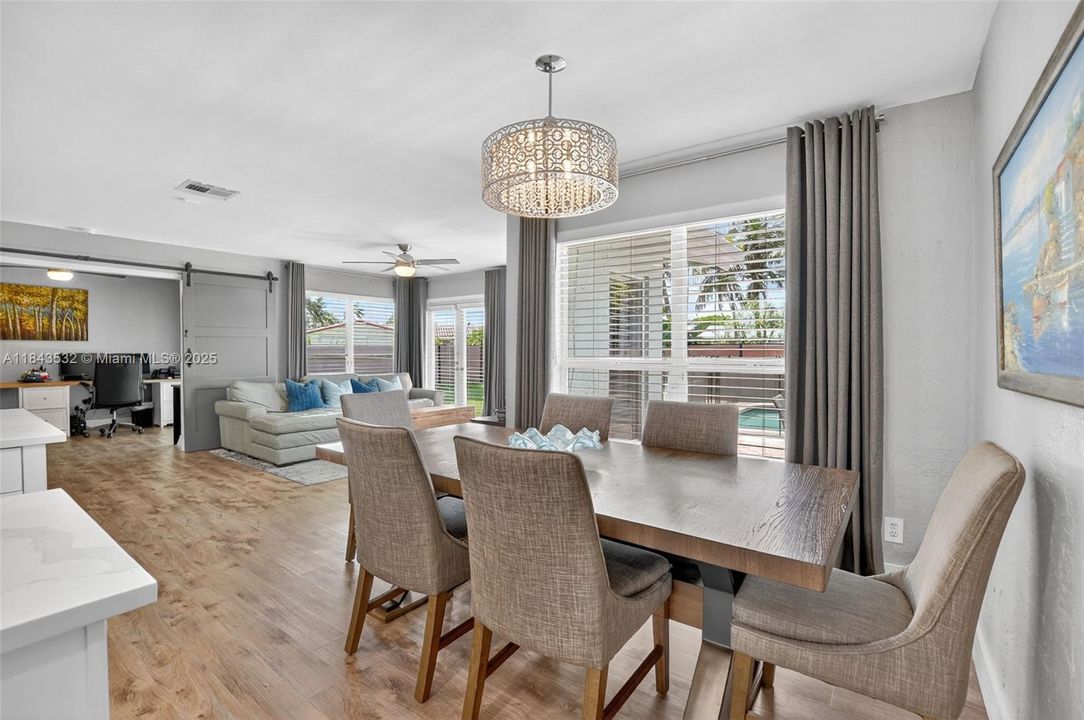 Activo con contrato: $865,000 (3 camas, 3 baños, 1840 Pies cuadrados)