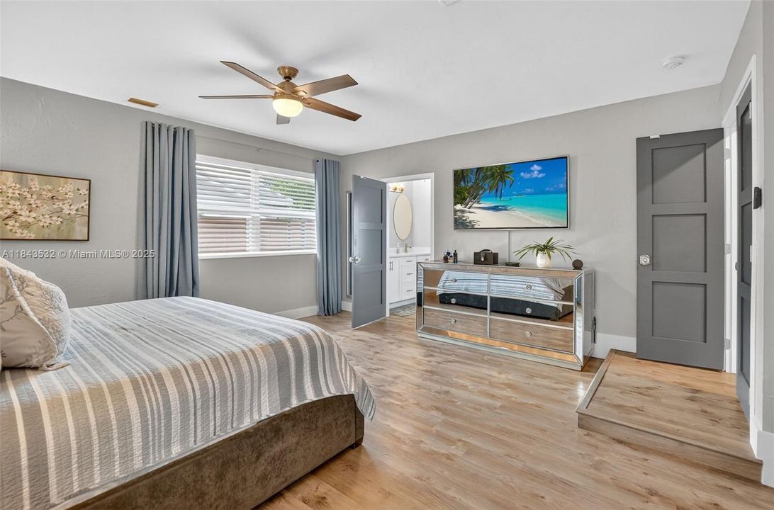 Activo con contrato: $865,000 (3 camas, 3 baños, 1840 Pies cuadrados)