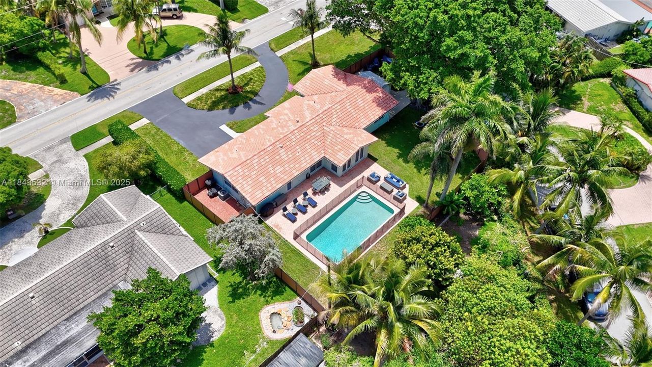 Activo con contrato: $865,000 (3 camas, 3 baños, 1840 Pies cuadrados)