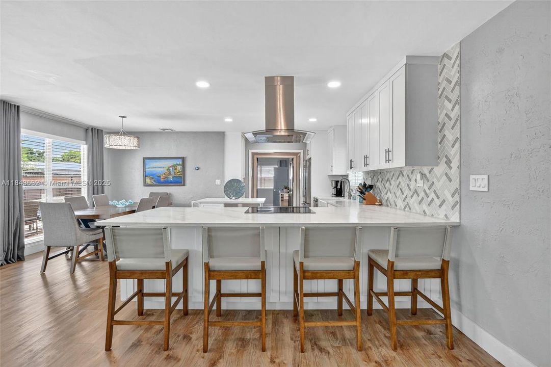 Activo con contrato: $865,000 (3 camas, 3 baños, 1840 Pies cuadrados)