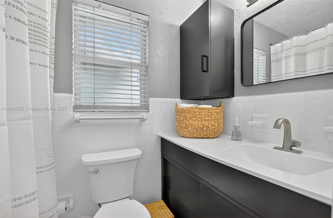 Activo con contrato: $865,000 (3 camas, 3 baños, 1840 Pies cuadrados)