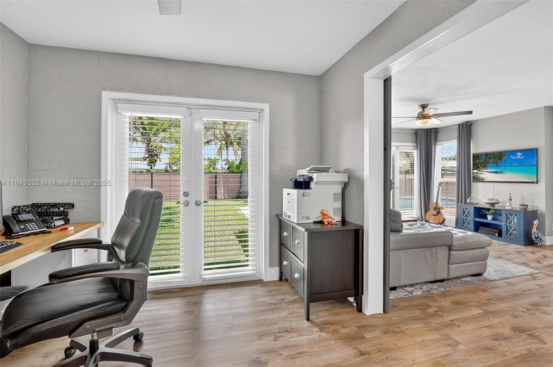 Activo con contrato: $865,000 (3 camas, 3 baños, 1840 Pies cuadrados)