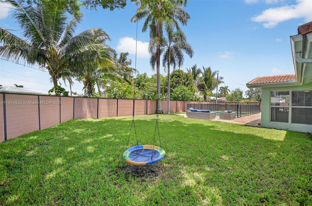 Activo con contrato: $865,000 (3 camas, 3 baños, 1840 Pies cuadrados)