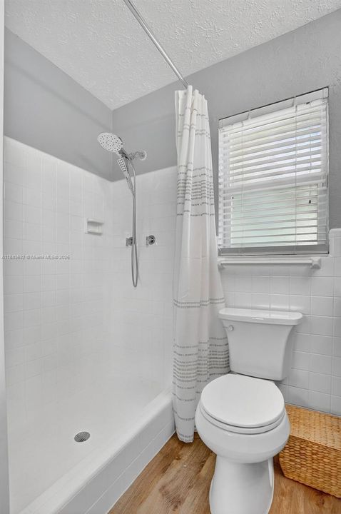 Activo con contrato: $865,000 (3 camas, 3 baños, 1840 Pies cuadrados)