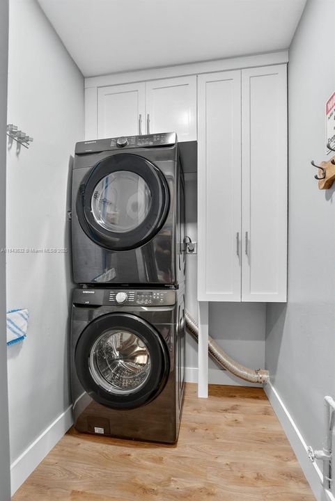 Activo con contrato: $865,000 (3 camas, 3 baños, 1840 Pies cuadrados)