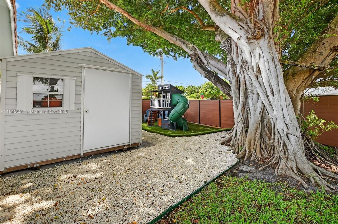 Activo con contrato: $865,000 (3 camas, 3 baños, 1840 Pies cuadrados)