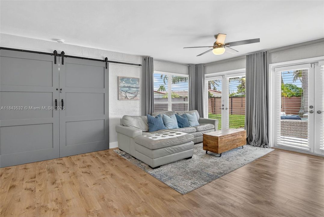 Activo con contrato: $865,000 (3 camas, 3 baños, 1840 Pies cuadrados)