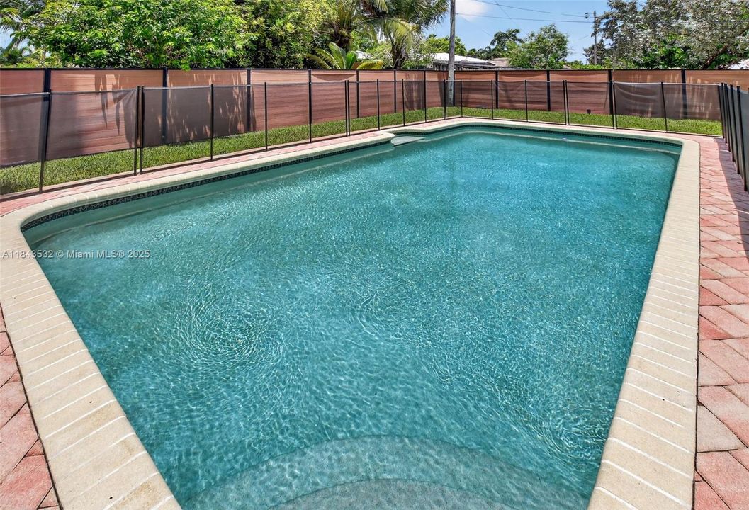 Activo con contrato: $865,000 (3 camas, 3 baños, 1840 Pies cuadrados)