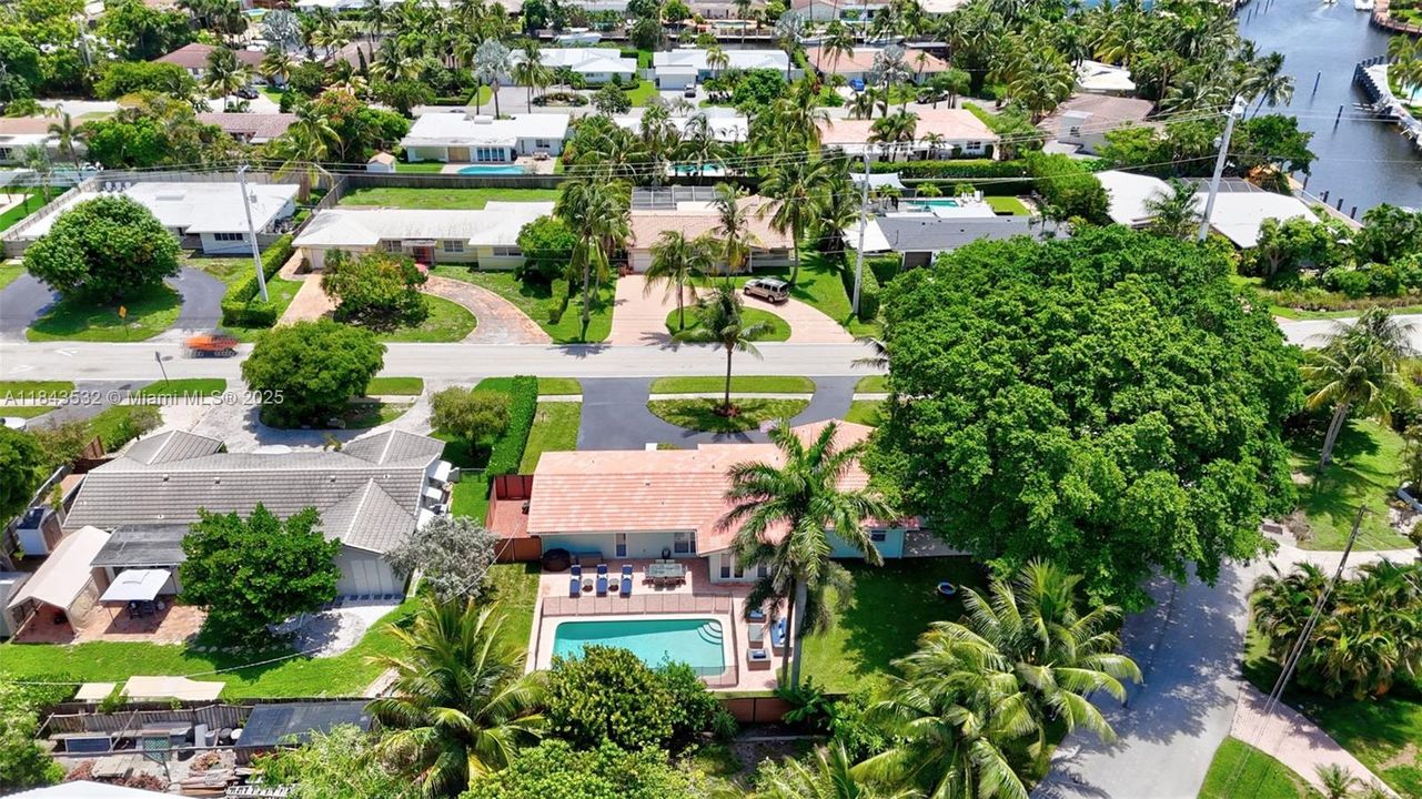 Activo con contrato: $865,000 (3 camas, 3 baños, 1840 Pies cuadrados)