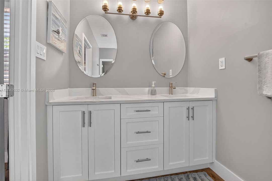 Activo con contrato: $865,000 (3 camas, 3 baños, 1840 Pies cuadrados)