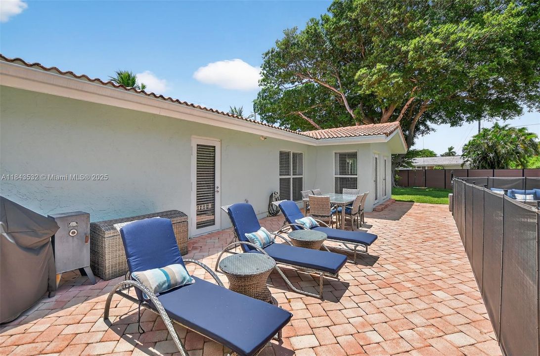 Activo con contrato: $865,000 (3 camas, 3 baños, 1840 Pies cuadrados)