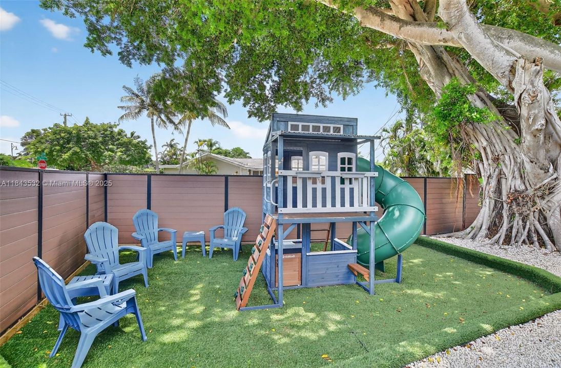 Activo con contrato: $865,000 (3 camas, 3 baños, 1840 Pies cuadrados)