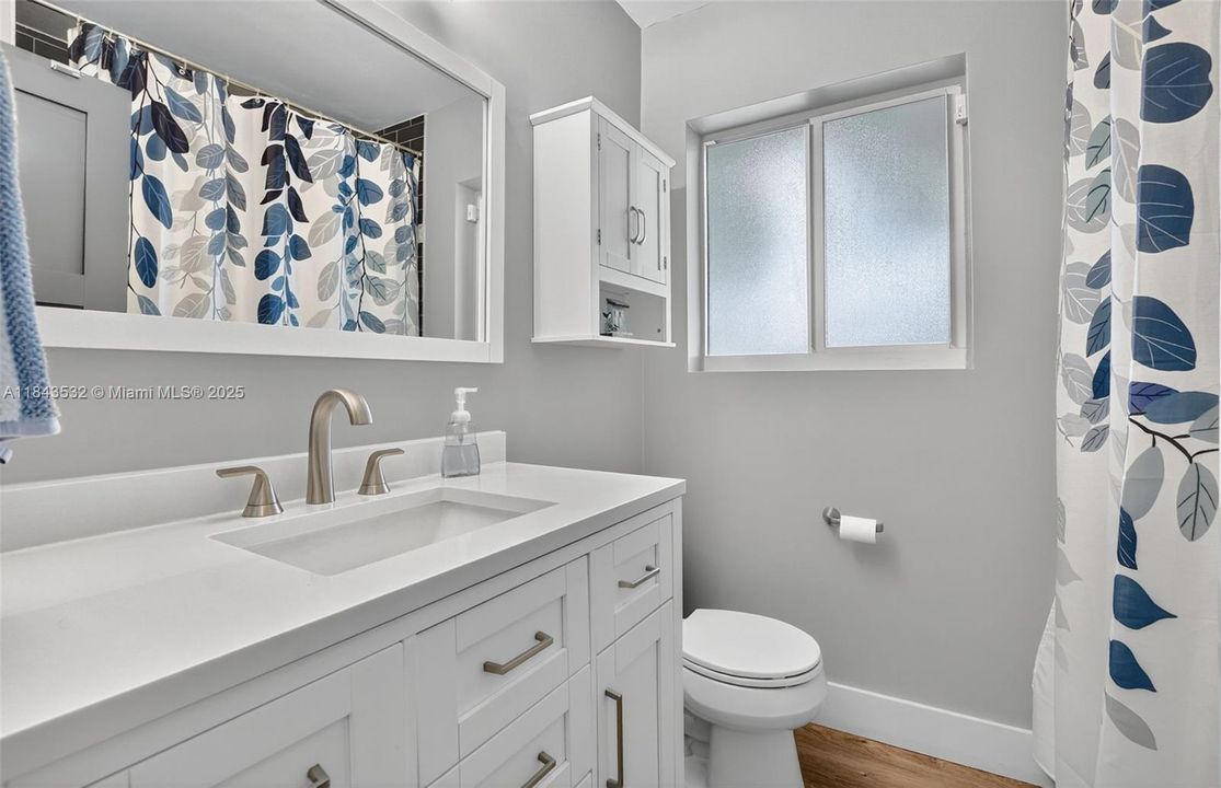 Activo con contrato: $865,000 (3 camas, 3 baños, 1840 Pies cuadrados)