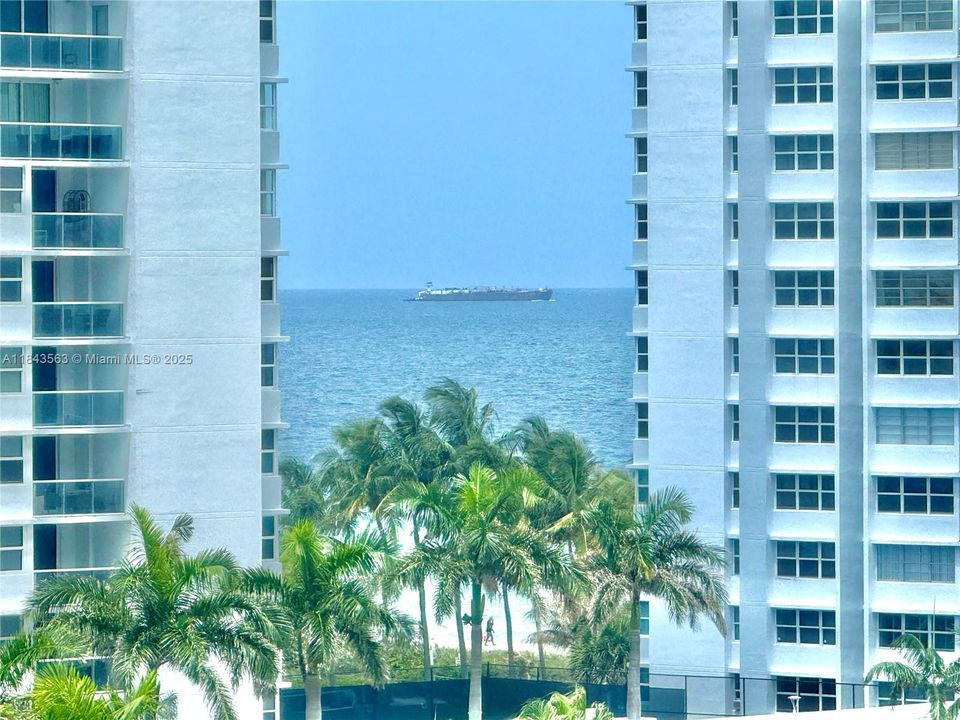 Recently Rented: $3,000 (1 beds, 1 baths, 974 Square Feet)