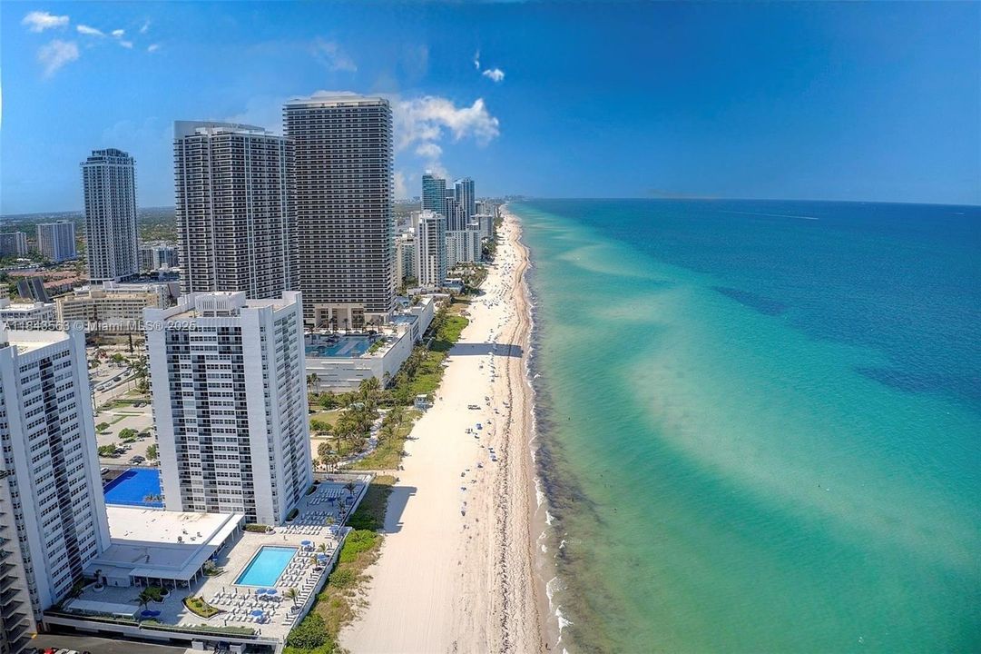 Recently Rented: $3,000 (1 beds, 1 baths, 974 Square Feet)