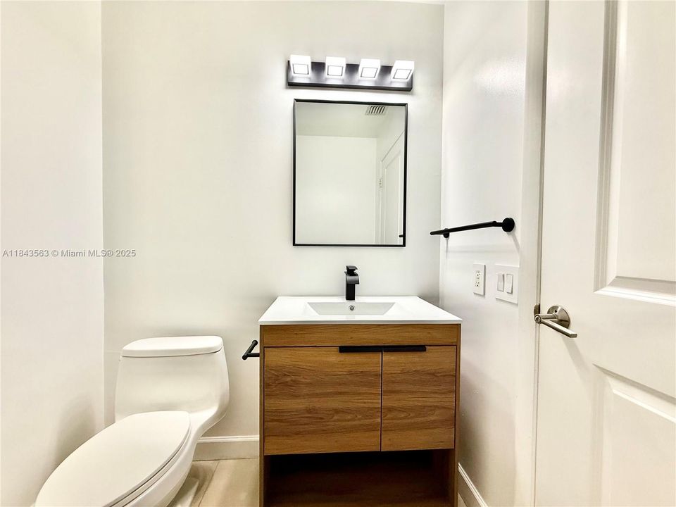 Recently Rented: $3,000 (1 beds, 1 baths, 974 Square Feet)