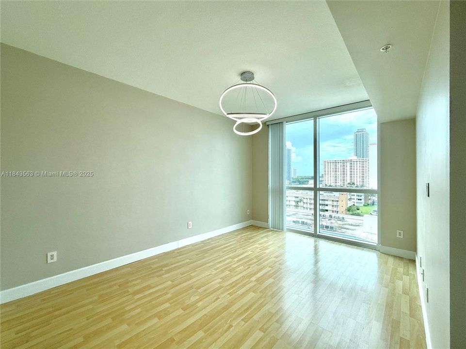 Recently Rented: $3,000 (1 beds, 1 baths, 974 Square Feet)