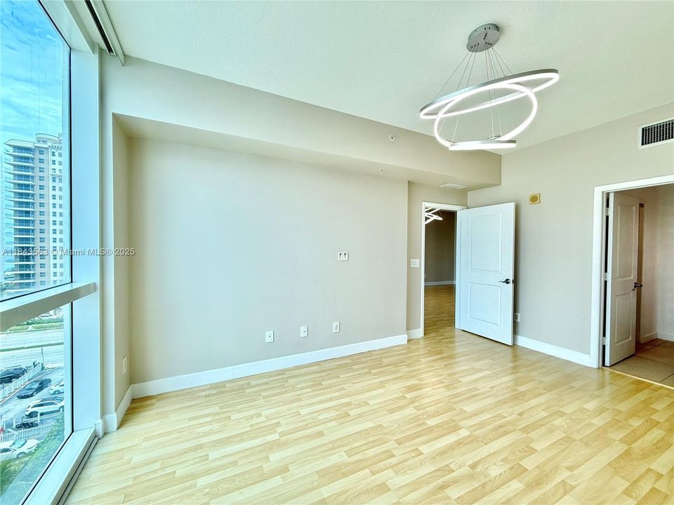 Recently Rented: $3,000 (1 beds, 1 baths, 974 Square Feet)