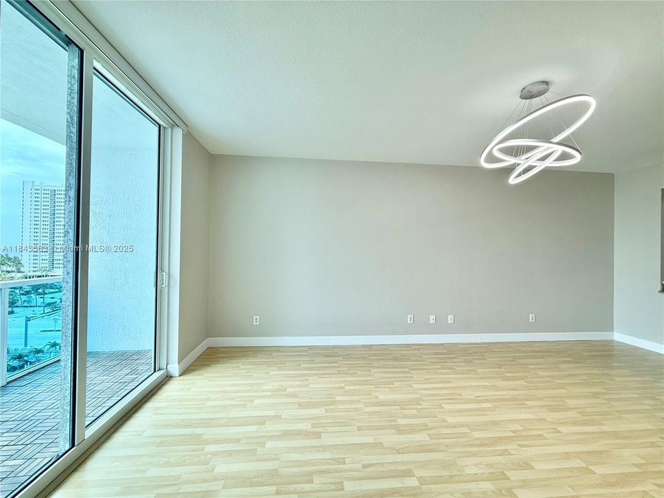 Recently Rented: $3,000 (1 beds, 1 baths, 974 Square Feet)