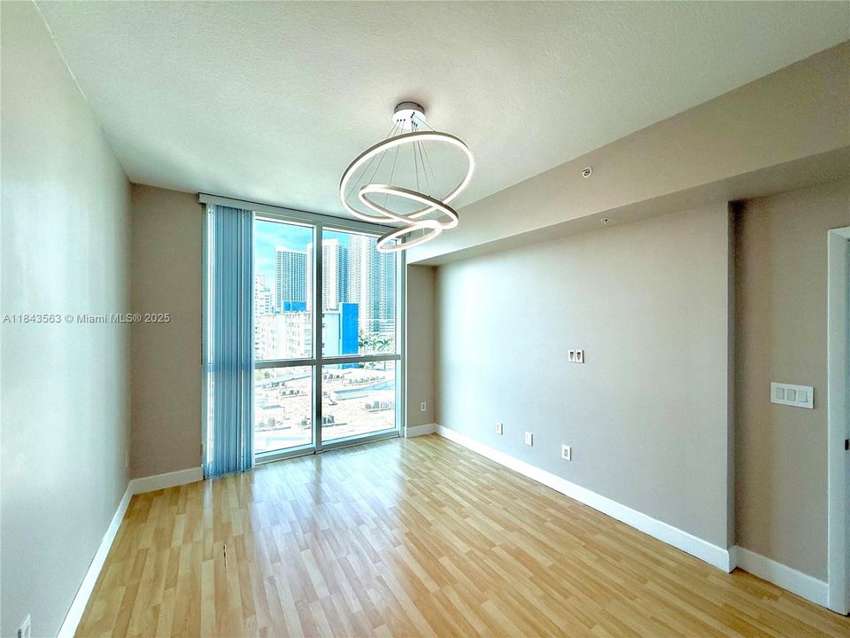 Recently Rented: $3,000 (1 beds, 1 baths, 974 Square Feet)